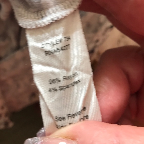 Cabi - Picture 4 of 4